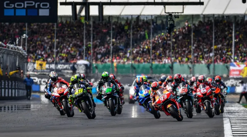 Một cuối tuần MotoGP gồm chạy thử, phân hạng, Sprint và cuộc đua Grand Prix chính