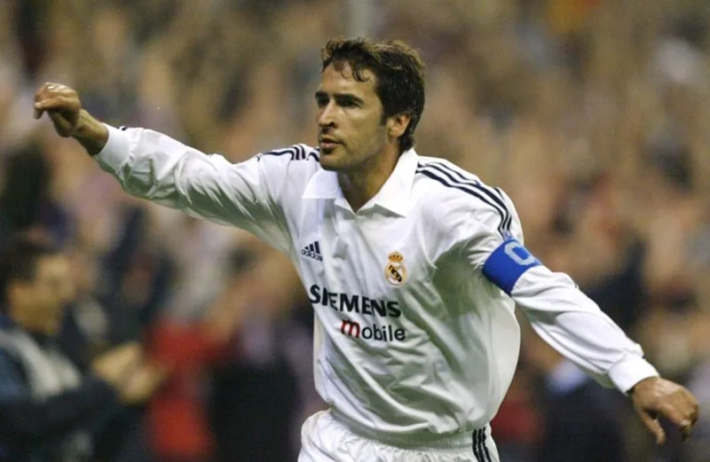 "Chúa nhẫn" Raúl González là biểu tượng trường tồn của lòng trung thành và tinh thần Madridismo bất diệt.