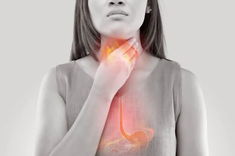 Ợ nóng và ợ trớ là hai biểu hiện điển hình nhất của bệnh trào ngược dạ dày thực quản.